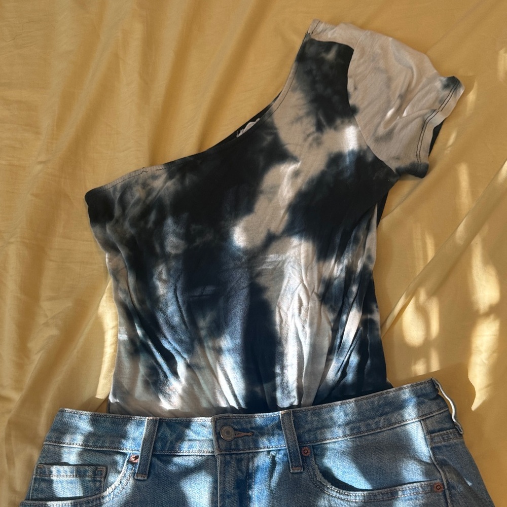Tie-Dye One-Shoulder bodysuit